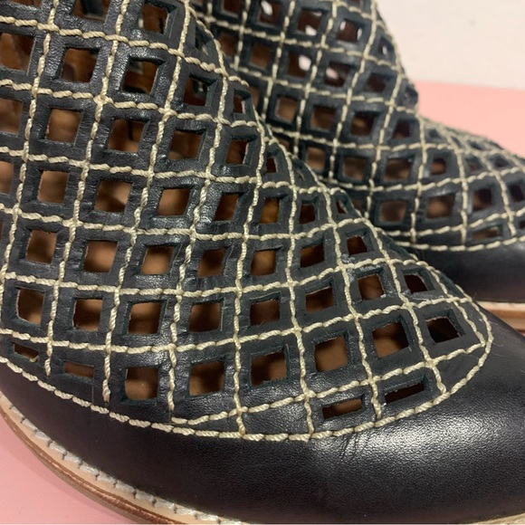 Jeffrey Campbell Taggart Ankle Booties Cutout Perforated black boots size 9 - Picture 11 of 12
